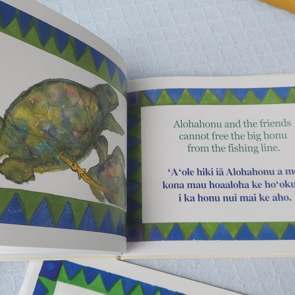 Honu Green Sea Turtle and  Alohahonu by Barbara E. Berg Books 2004 2013 - Picture 9 of 11